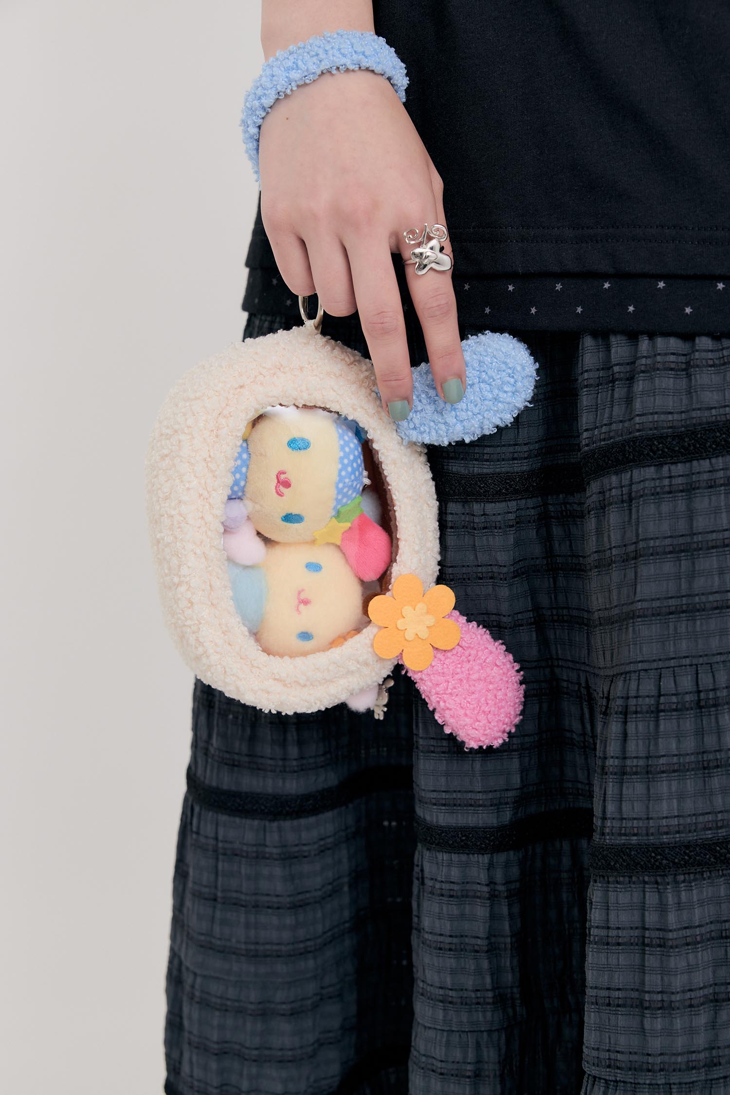 (現貨) 毛絨絨花小兔娃包 usahana doll pouch