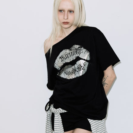 KISSING ONE-SHOULDER TOP (BLACK)