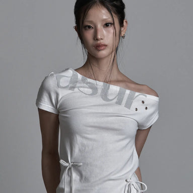 PUNCHING UNBALANCE OFF SHOULDER T-SHIRT (WHITE)