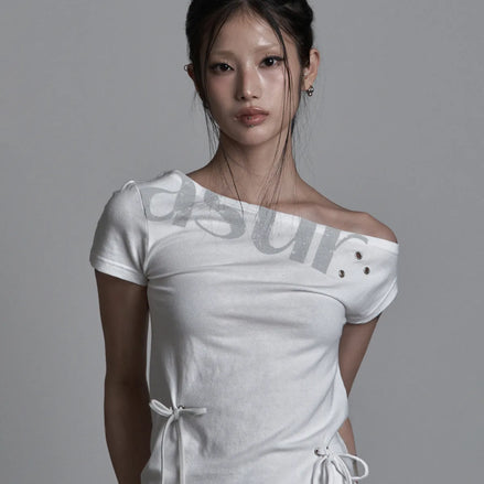 PUNCHING UNBALANCE OFF SHOULDER T-SHIRT (WHITE)
