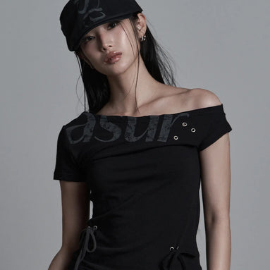 PUNCHING UNBALANCE OFF SHOULDER T-SHIRT (BLACK)
