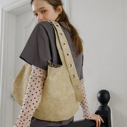 BUCKLE REVERSIBLE SHOULDER BAG (BUTTER & LEOPARD)