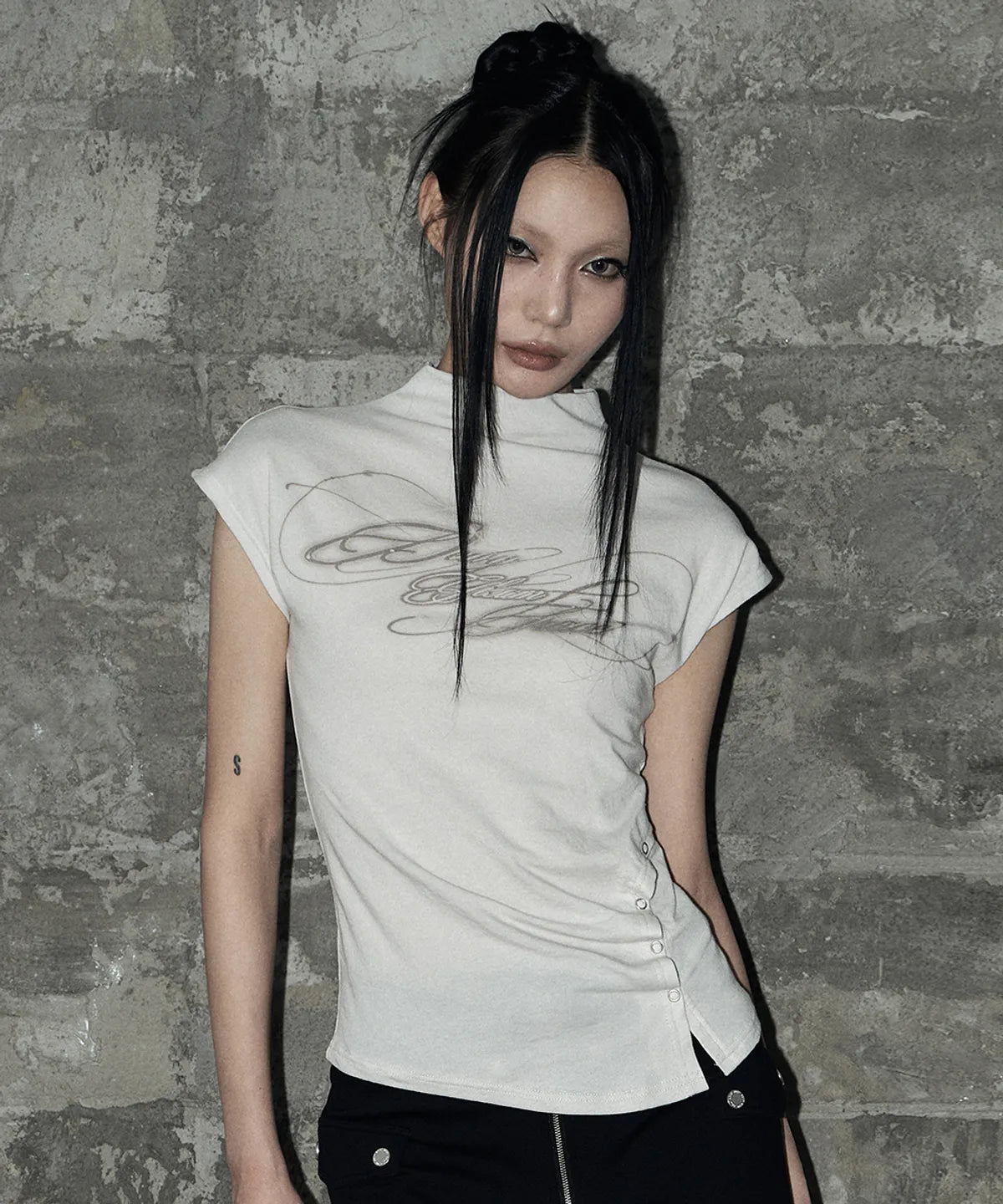KITSCH SNAP HALF-NECK T-SHIRT (GREY)