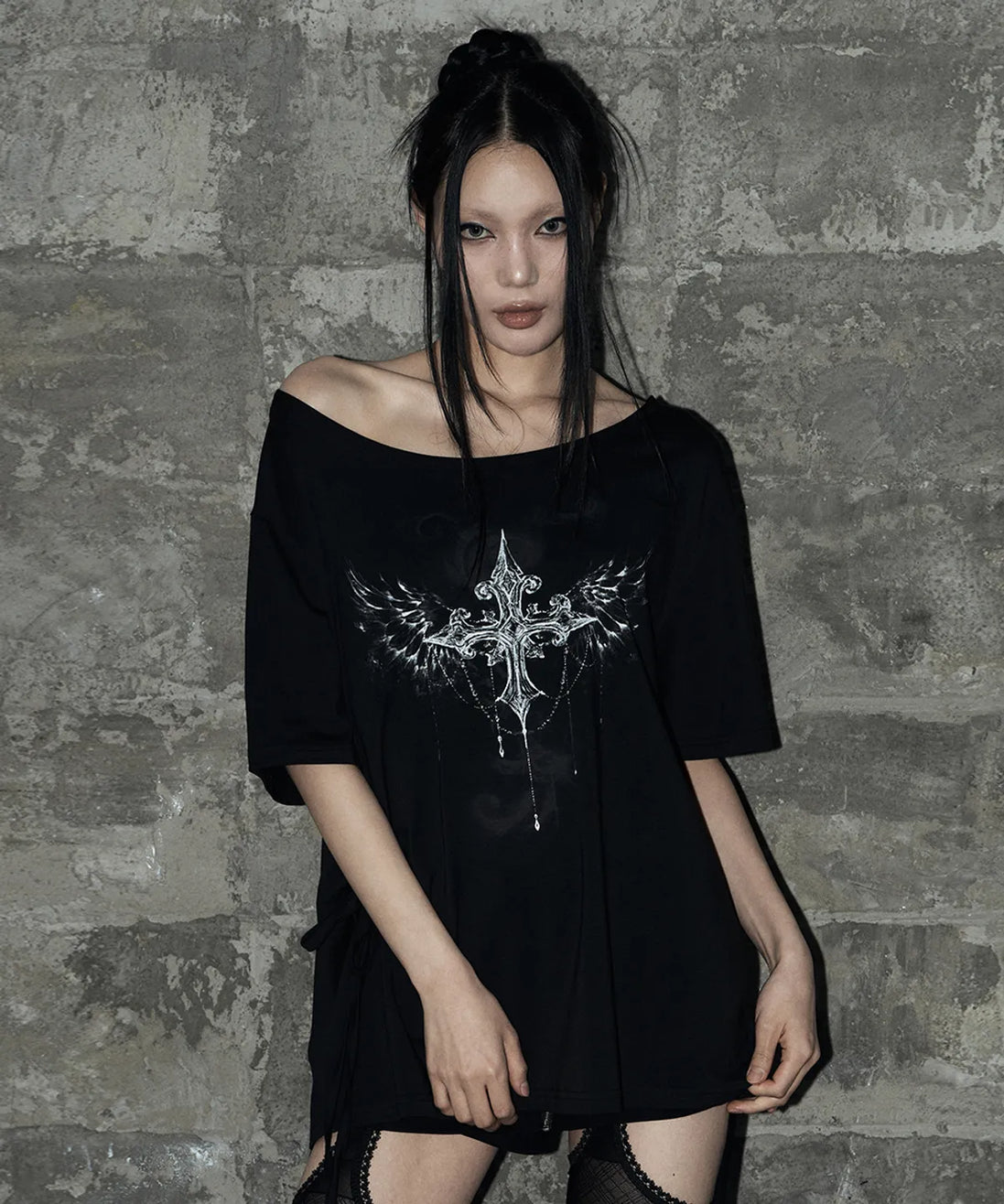 KITSCH EYELET OVERSIZED T-SHIRT (BLACK)