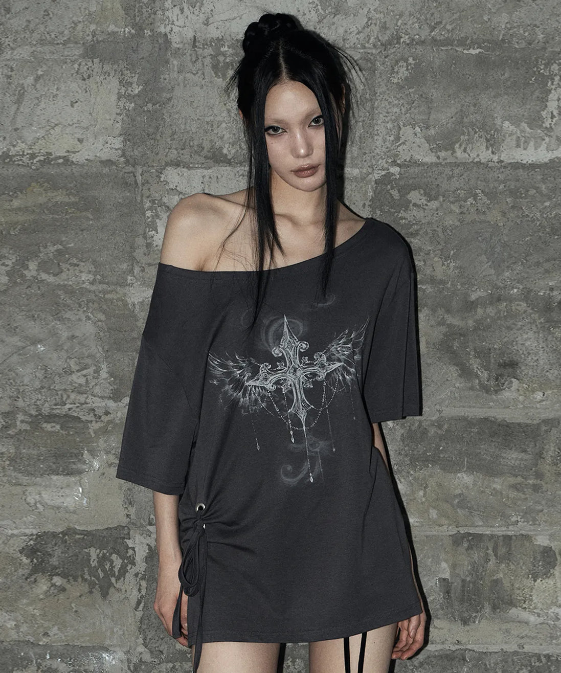 KITSCH EYELET OVERSIZED T-SHIRT (CHARCOAL)