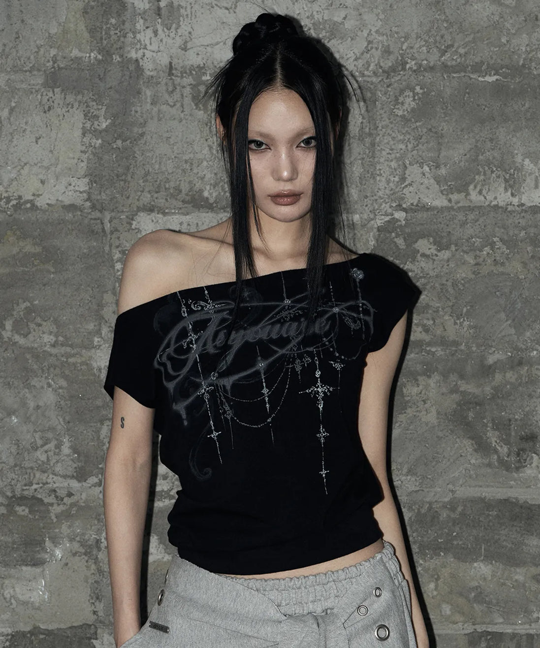 KITSCH DOLMAN OFF-SHOULDER TEE (BLACK)