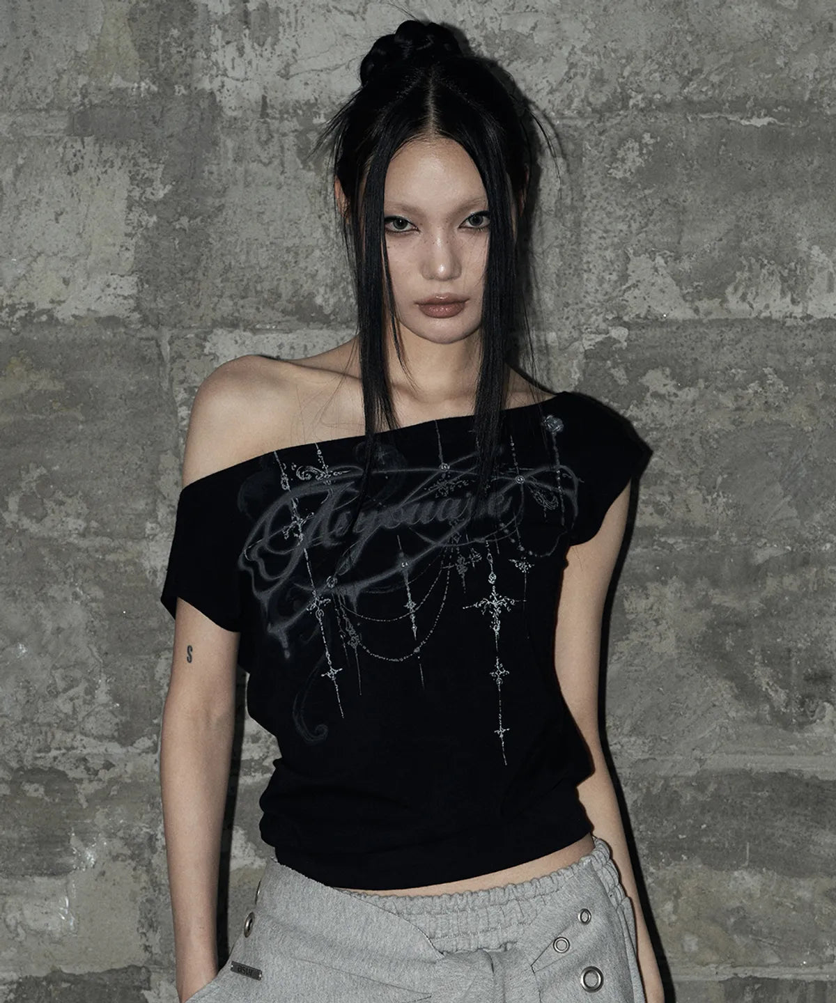 KITSCH DOLMAN OFF-SHOULDER TEE (BLACK)