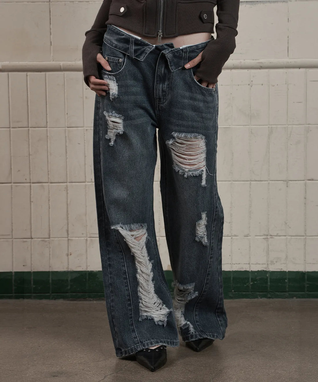 FOLDED DAMAGE LOOSE DENIM PANTS (DEEP BLUE)