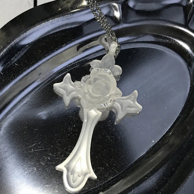 RL ROSE CROSS NECKLACE(WHITE)