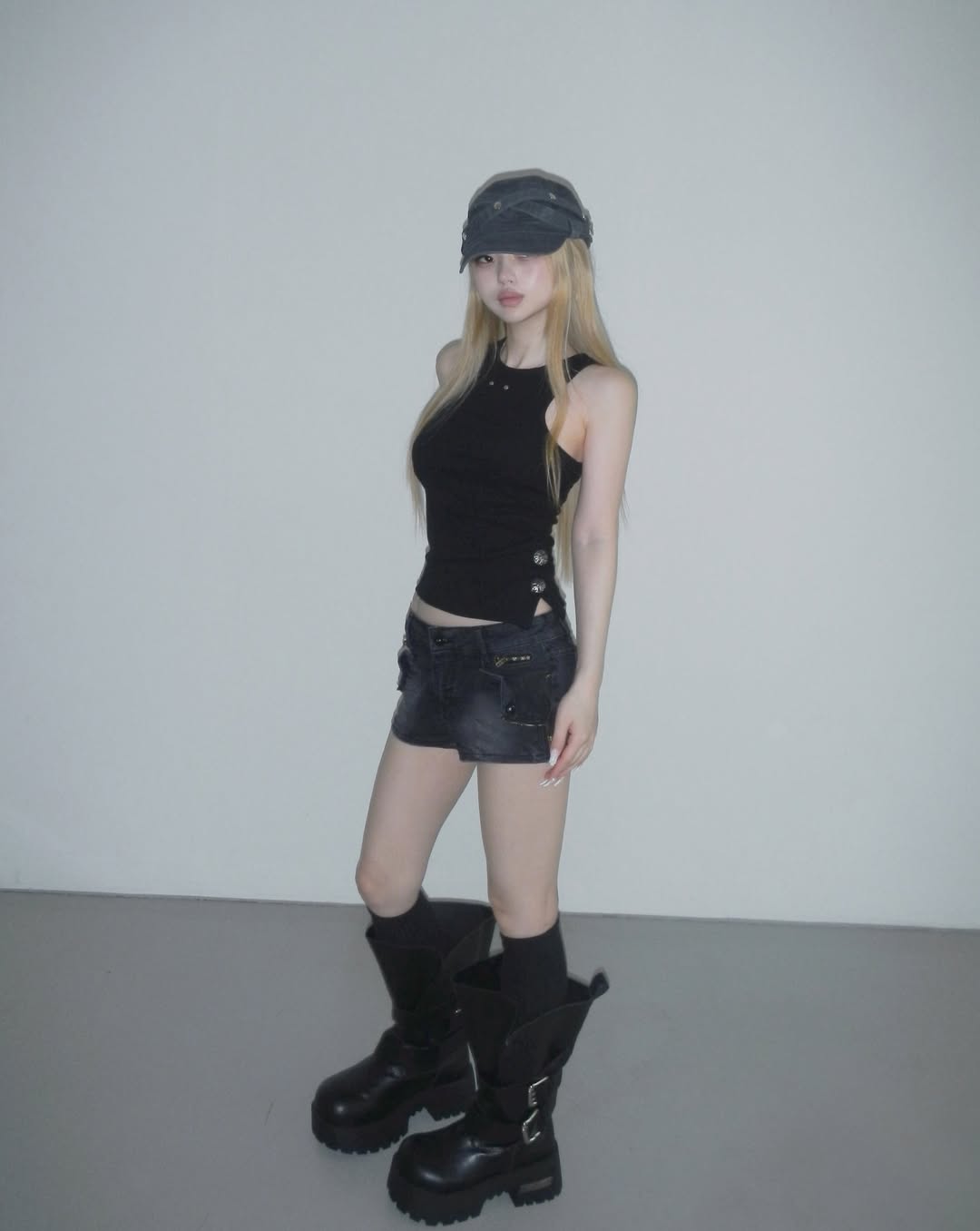 KR BUTTON SLEEVELESS (2 Colors)