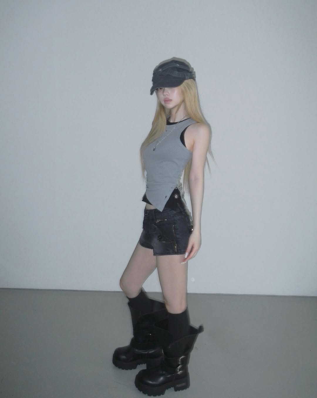 KR BUTTON SLEEVELESS (2 Colors)