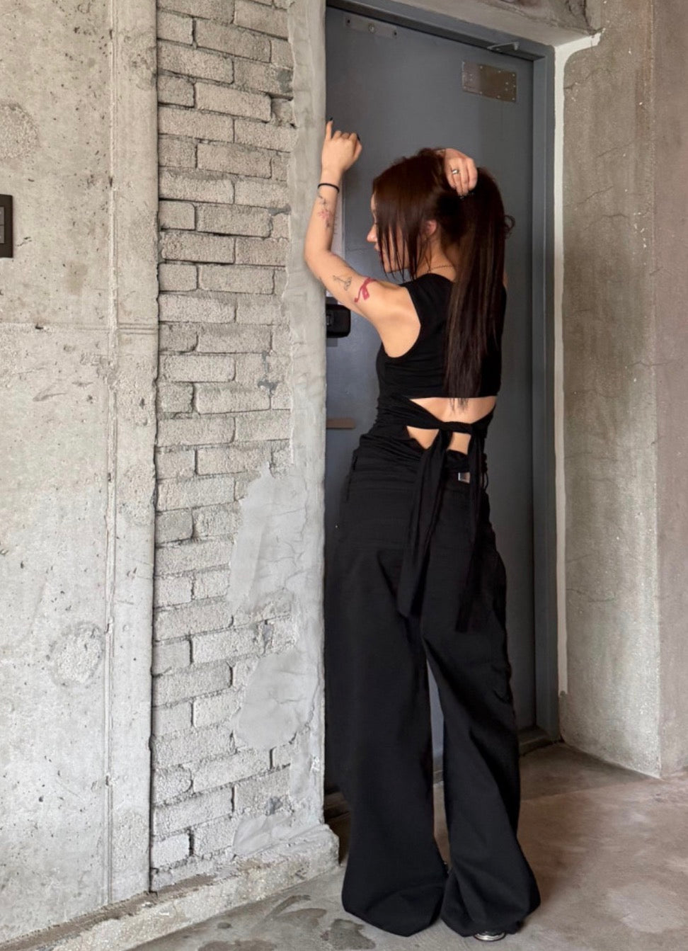 KR DANGEROUS BACK SLEEVELESS (2 Colors)
