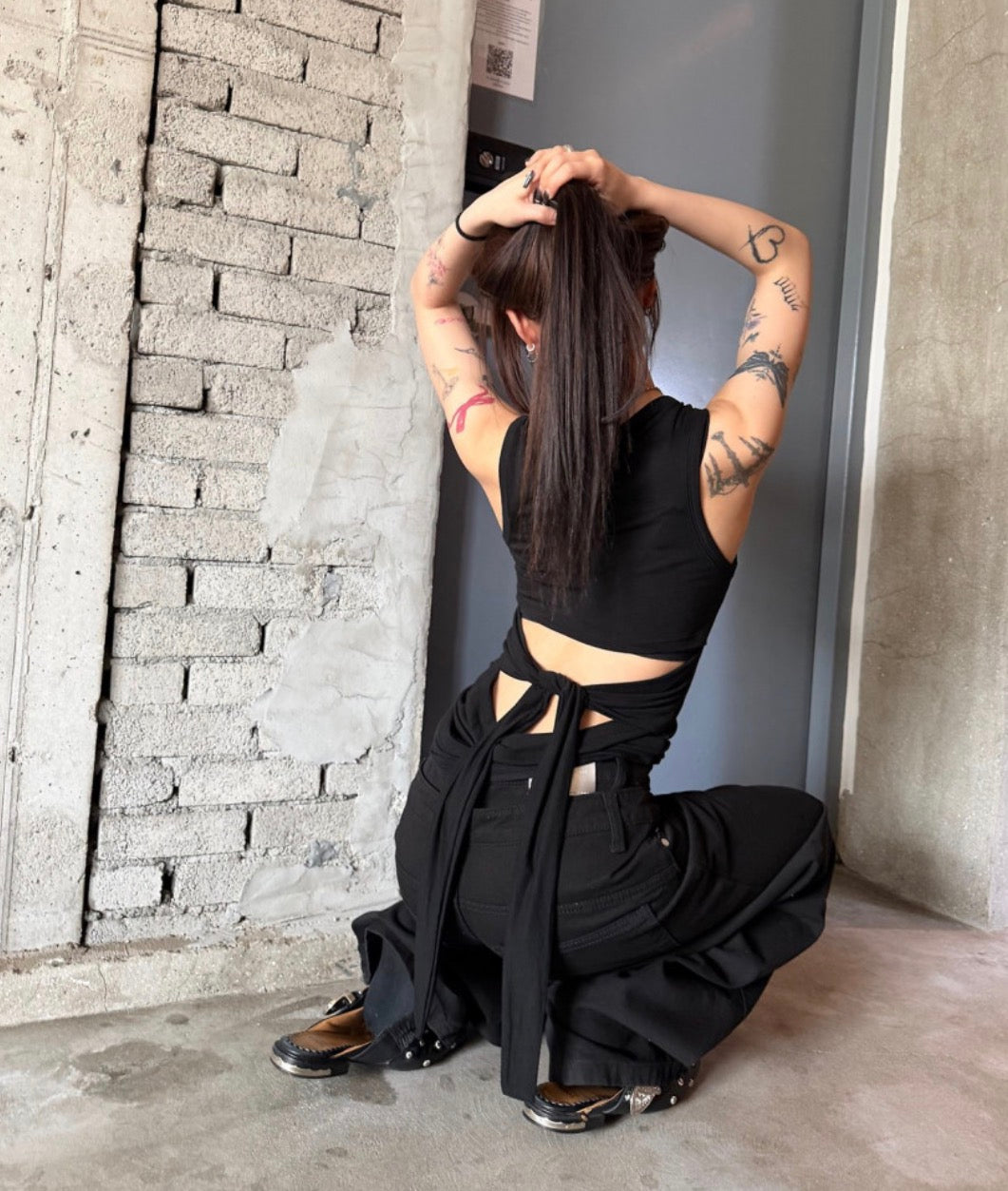 KR DANGEROUS BACK SLEEVELESS (2 Colors)