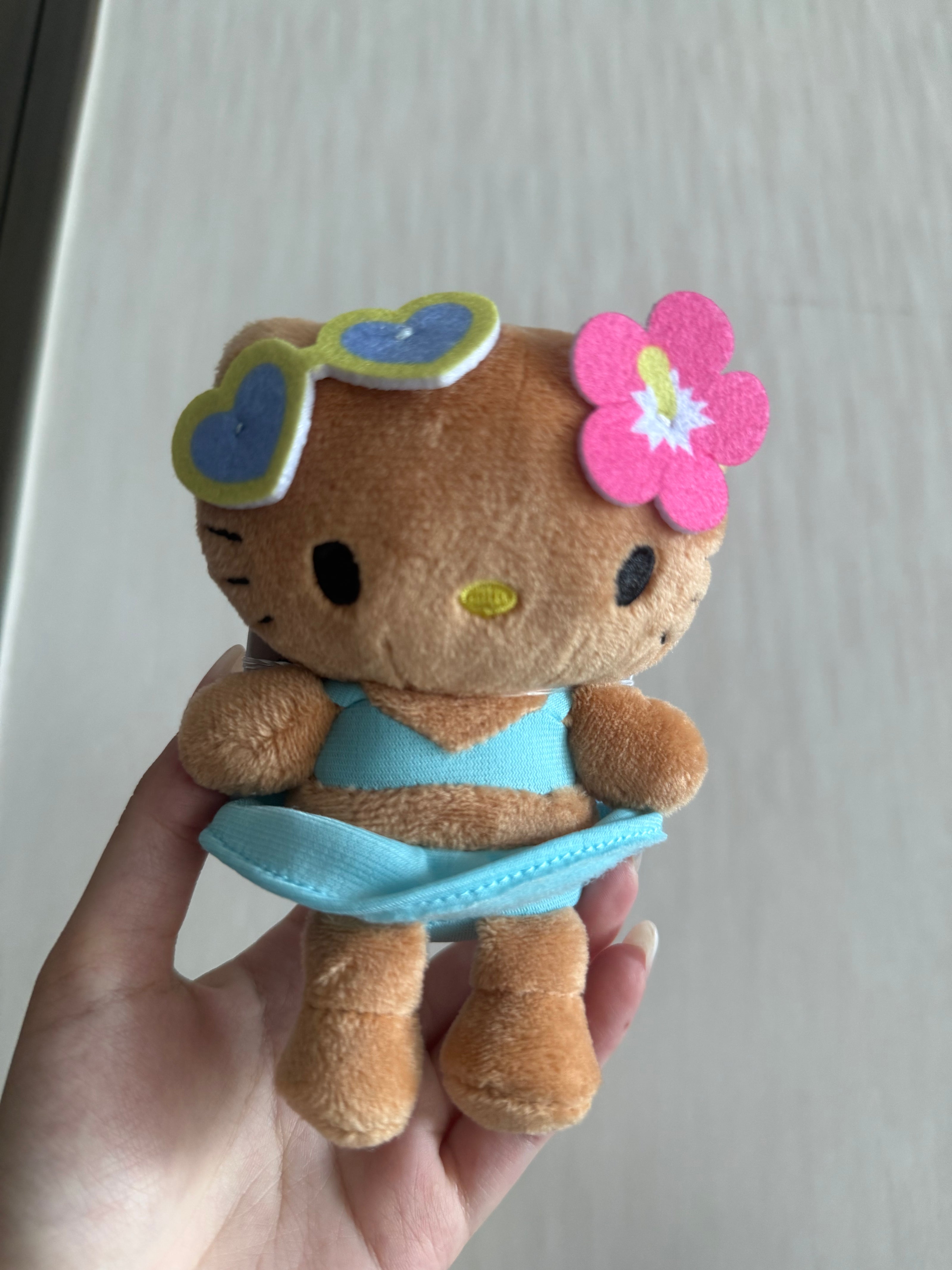 (現貨) 🇯🇵 hello kitty 沙灘曬黑ver