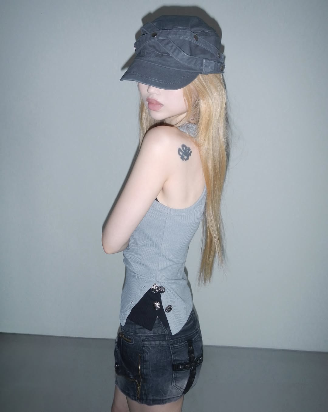 KR BUTTON SLEEVELESS (2 Colors)