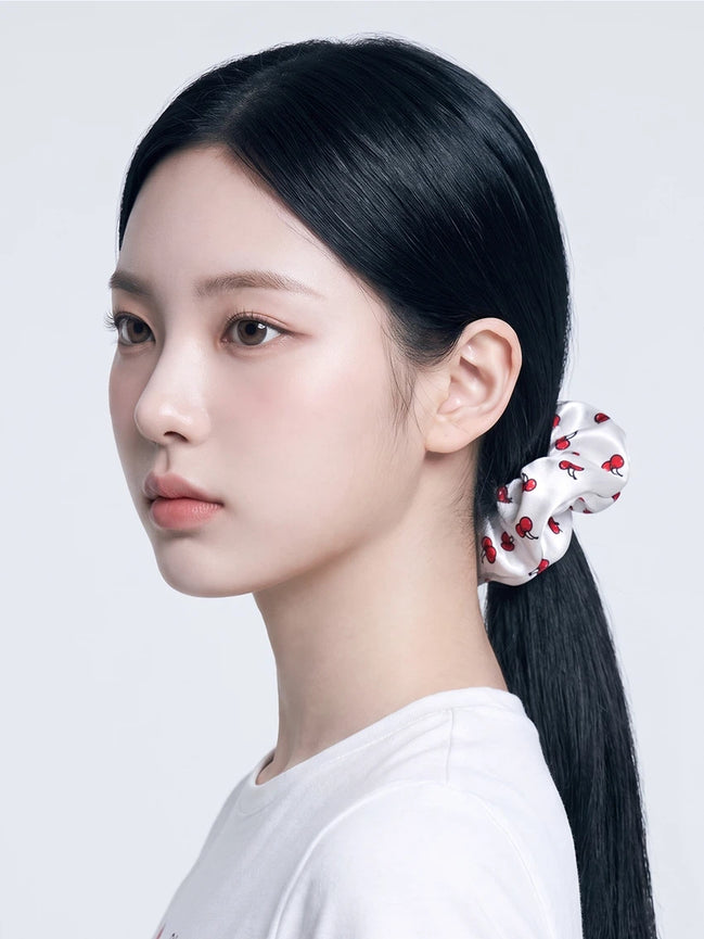 dasio X kirsh scrunchie (white)