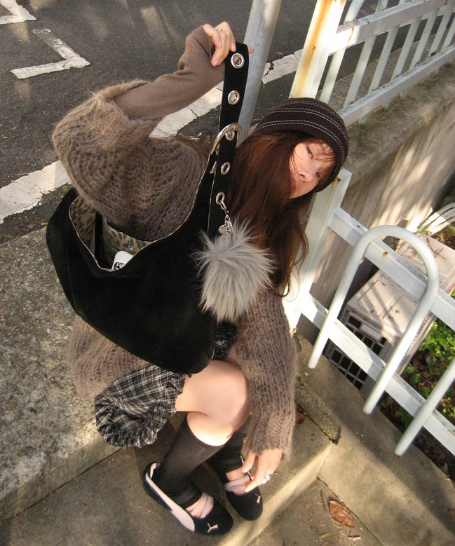 SUEDE BUCKLE REVERSIBLE SHOULDER BAG (BLACK)
