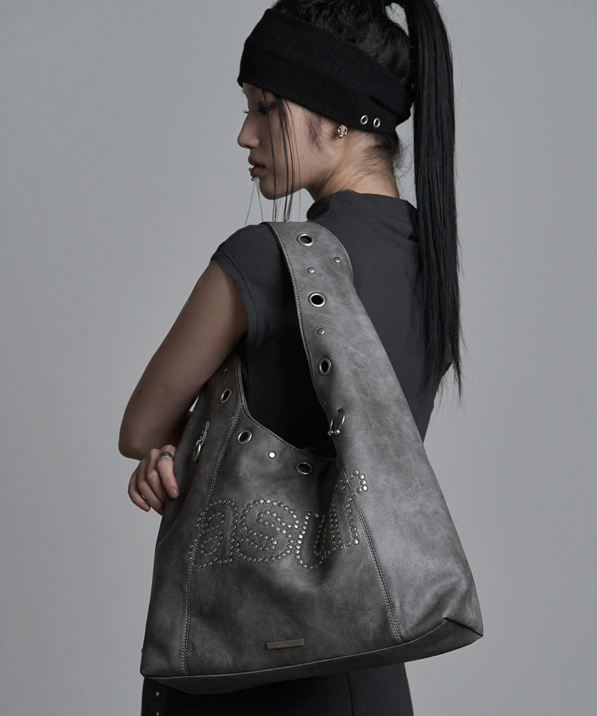 Crash eyelet shoulder bag (charcoal)