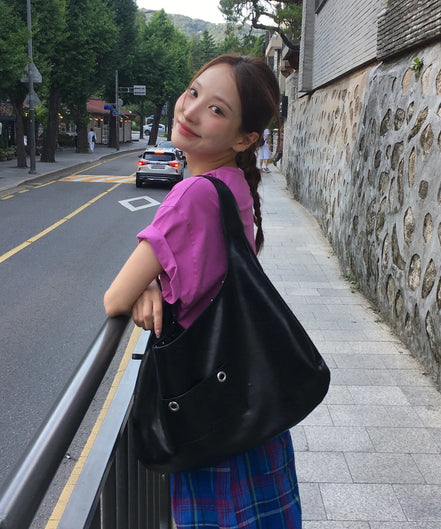 BUCKLE REVERSIBLE SHOULDER BAG (BLACK)