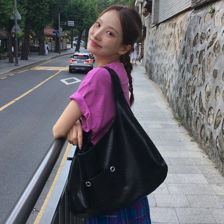 BUCKLE REVERSIBLE SHOULDER BAG (BLACK)
