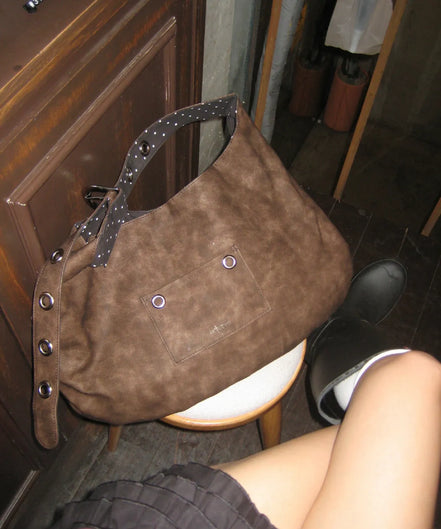 BUCKLE REVERSIBLE SHOULDER BAG (BROWN)