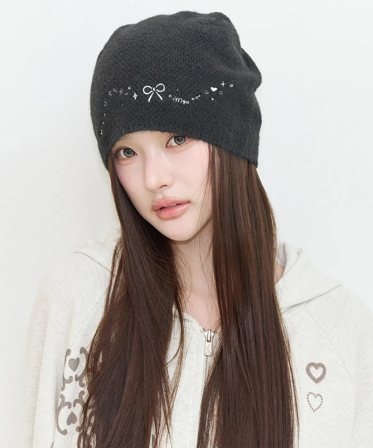 DRAWING EMBROIDERY BEANIE (BLACK)
