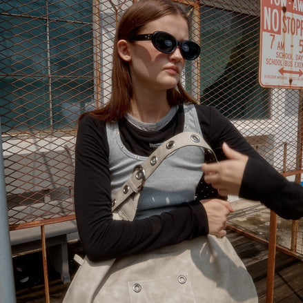 BUCKLE REVERSIBLE SHOULDER BAG (GREY)