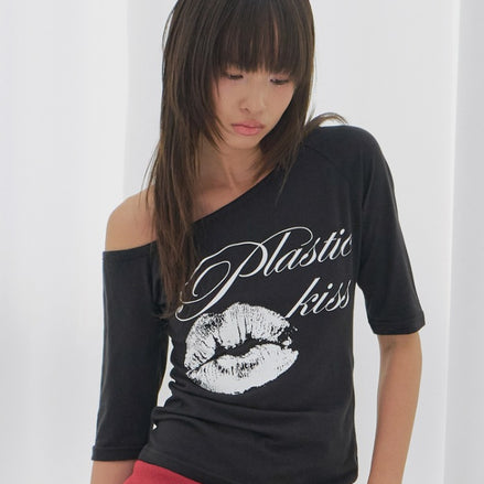 PLASTIC KISS ONE-SHOULDER TOP (BLACK)