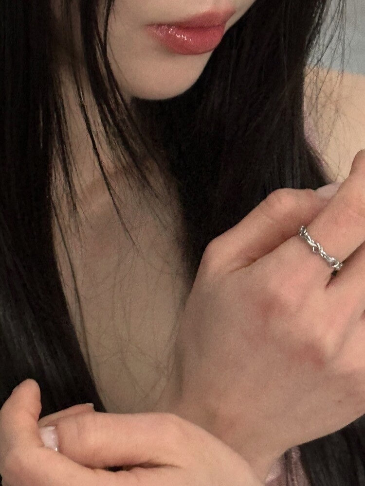 OFUSE - heart knot ring