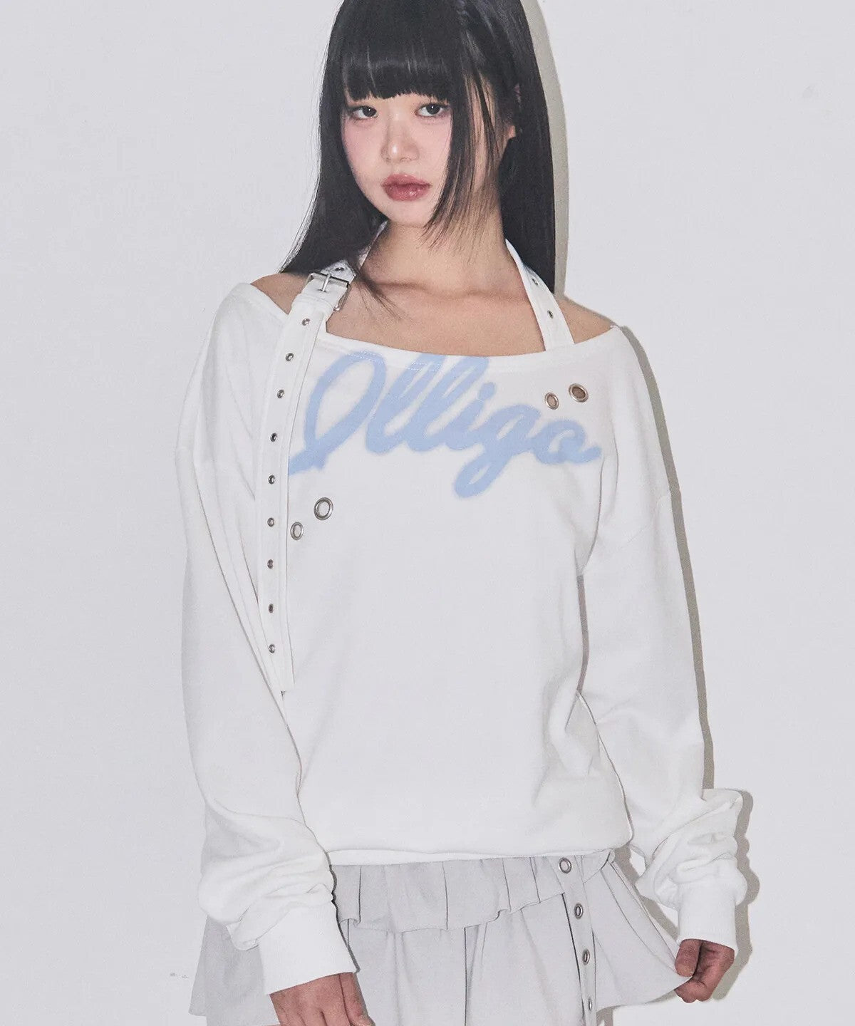 illigo - 129 buckle off shoulder sweatshirt (white)