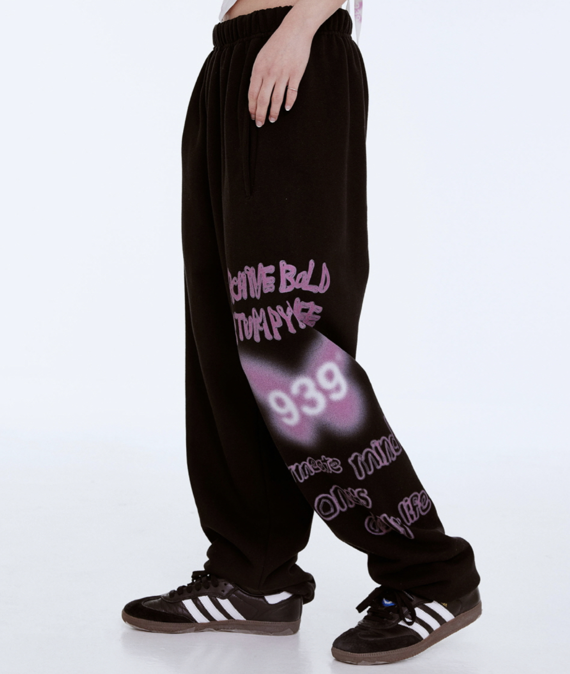 939 [Archive Bold X Stumpynee] DOODLE SWEAT PANTS (BLACK)