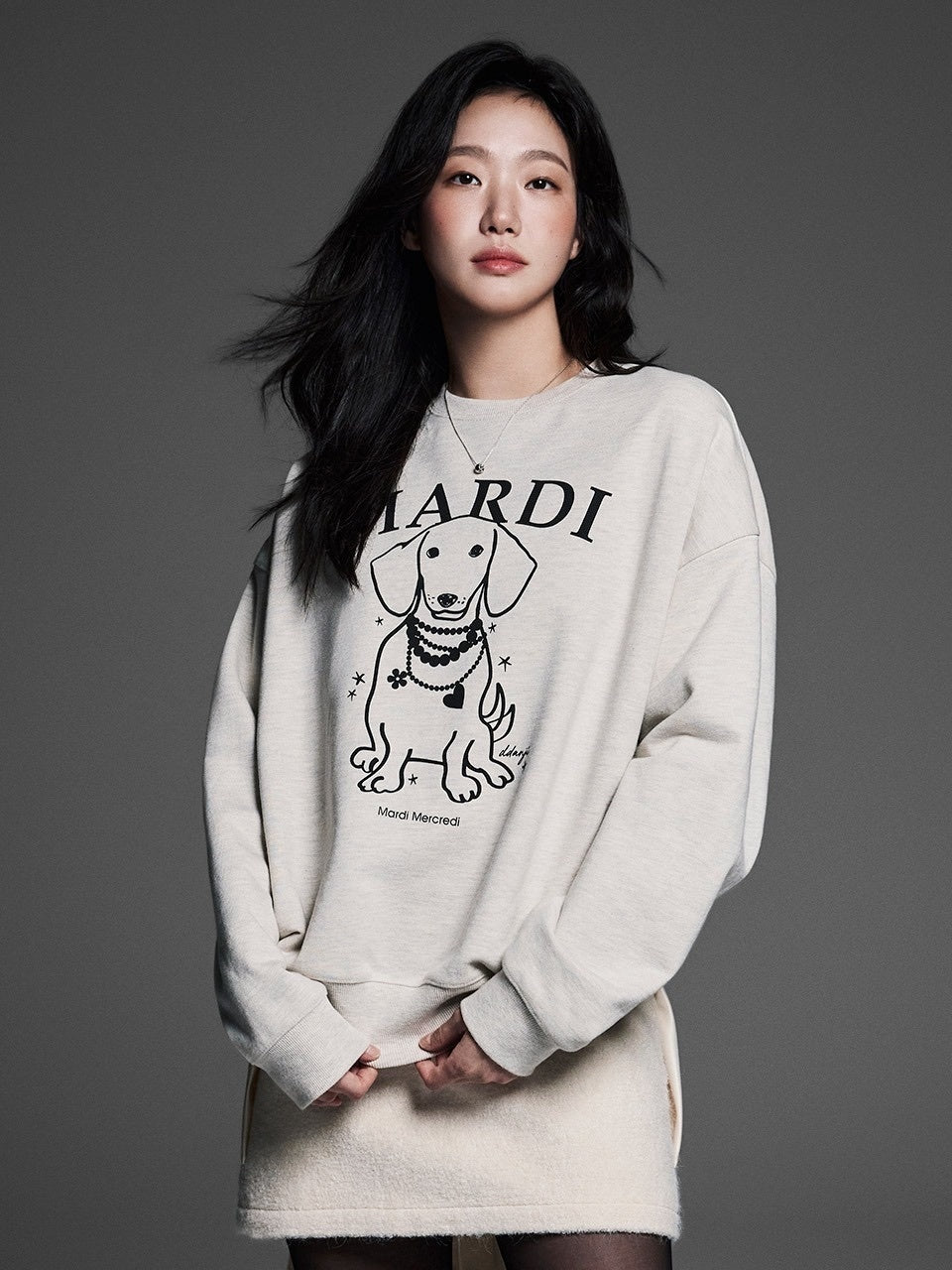 MARDI MERCREDI - SWEATSHIRT SWING THE TAIL DDANJI PEARL NECKLACE (OATMEAL BLACK)