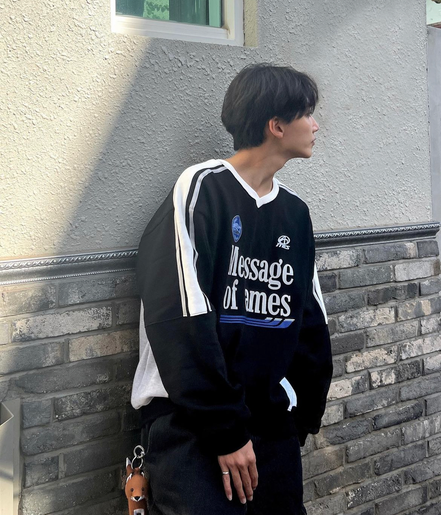 AMES V NECK UNIFORM SWEATSHIRT BLACK