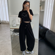KR SHAPED HEART CROP TEE (2 COLORS)