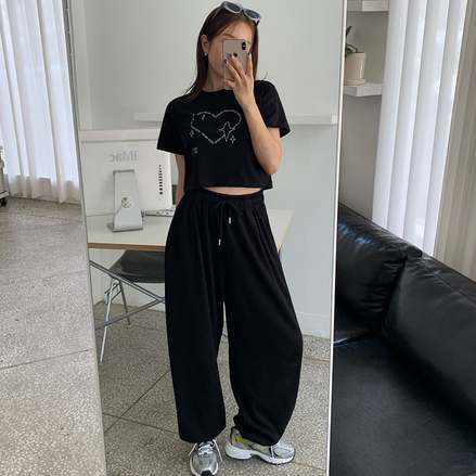 KR SHAPED HEART CROP TEE (2 COLORS)