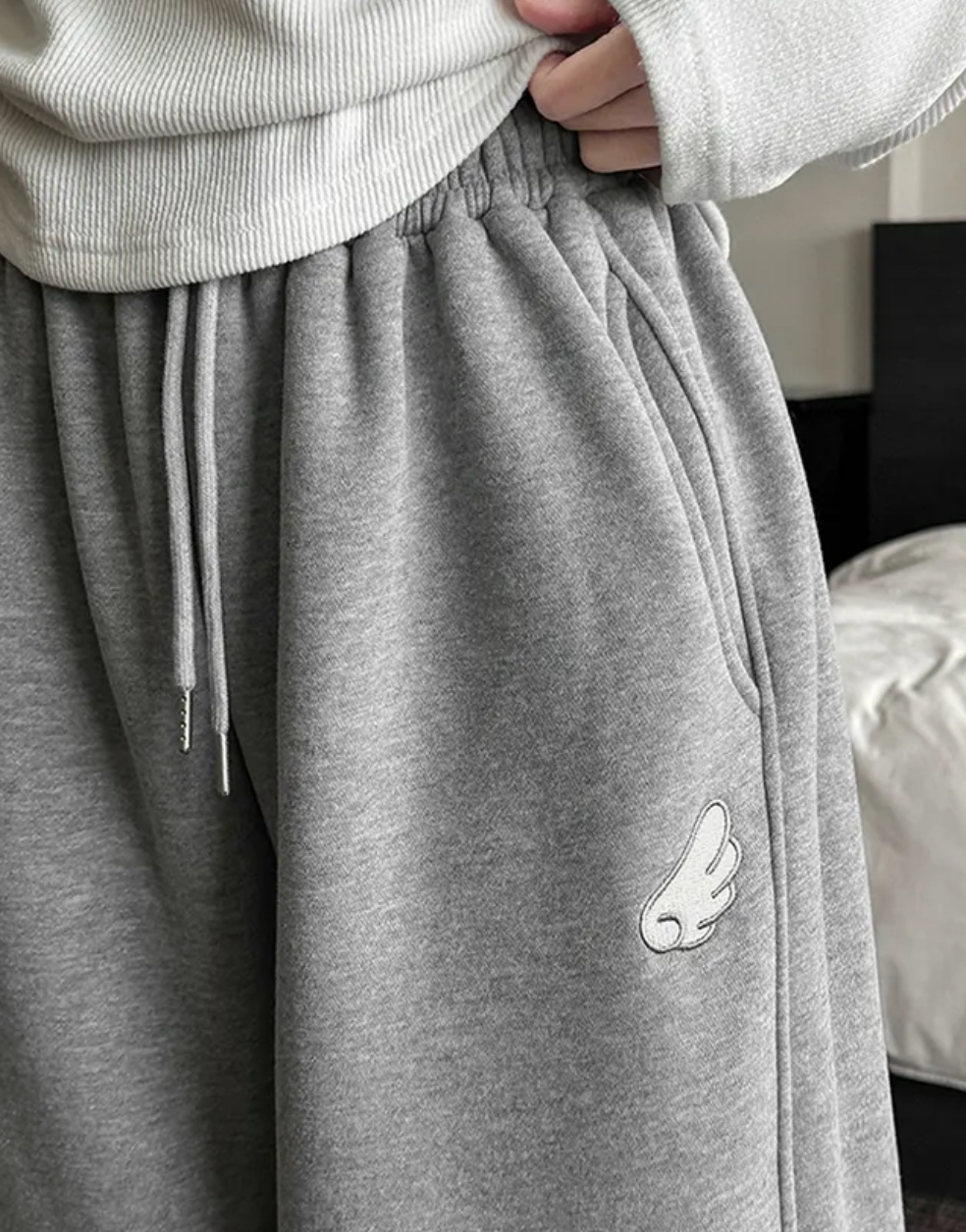 KR ANGEL WING FLEECE PANTS (4 COLORS)