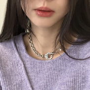 OFUSE - pearl drop choker (handcuffs)