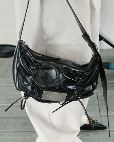 MATIN KIM - HALF SHIRRING RIBBON ROUND BAG (BLACK)