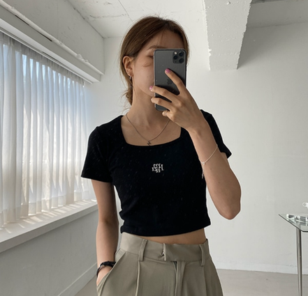 MUAHMAUH - SQUARE NECK CROP T-SHIRT (3 COLORS)