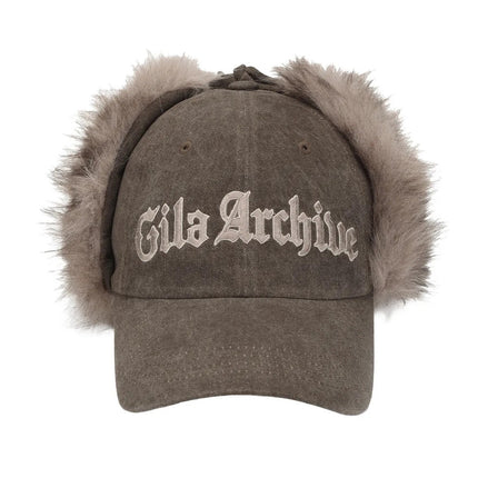 GILA ARCHIVE - FAUX FUR LOGO EARFLAP CAP (BROWN)