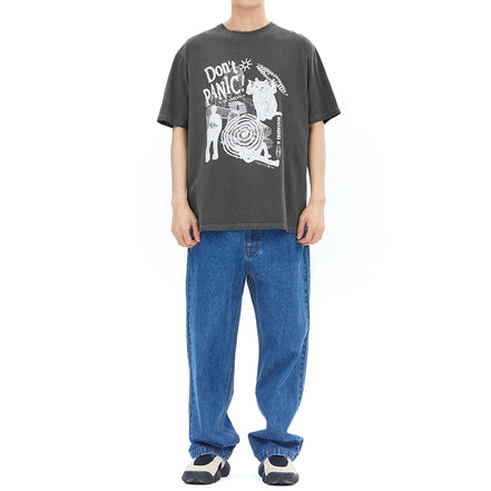 MAHAGRID - DON’T PANIC PIGMENT TEE CHARCOAL