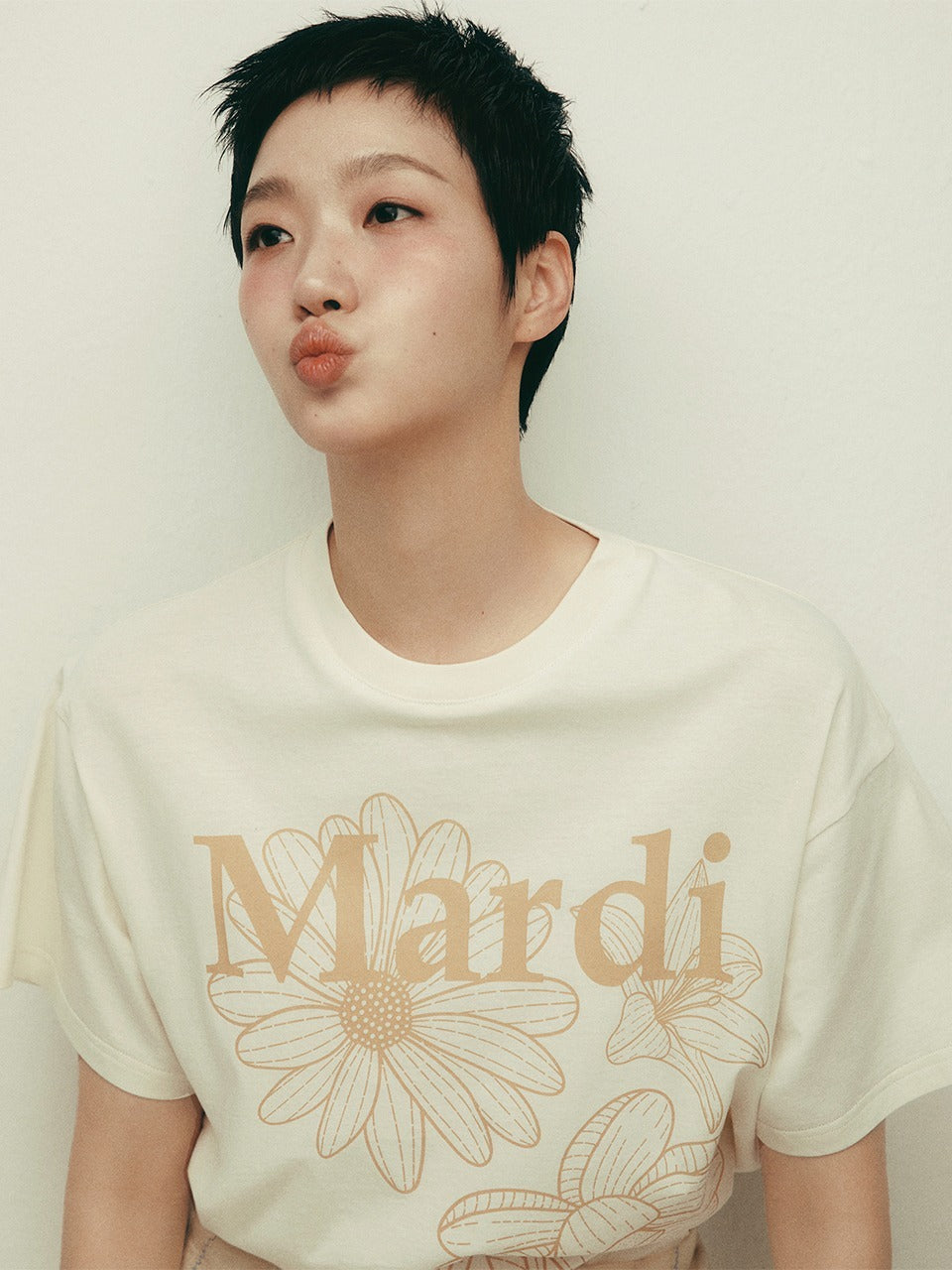 MARDI MERCREDI - TSHIRT TRIPLE FLOWER (CREAM PEANUT)