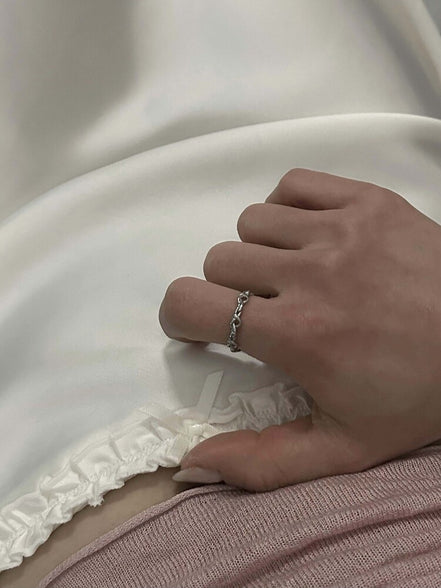 OFUSE - heart knot ring