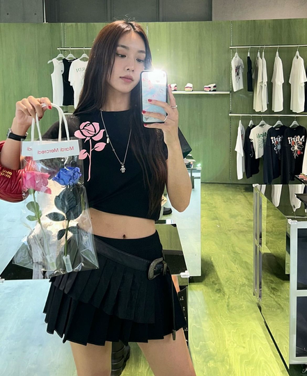 MARDI MERCREDI - SLIM TSHIRT UNE ROSE (BLACK PINK)