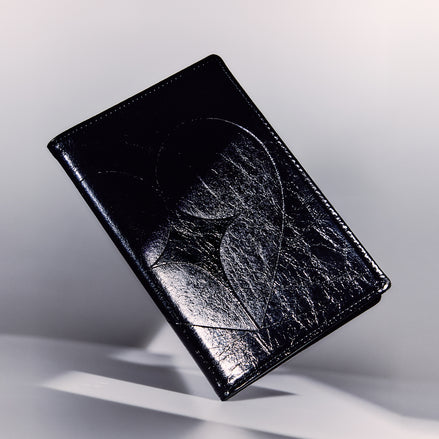 HEARTY PASSPORT CASE (BLACK)