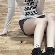 (asa/ taeyeon同款) pleasenofollow - kacy lettering long off shoulder top (white)