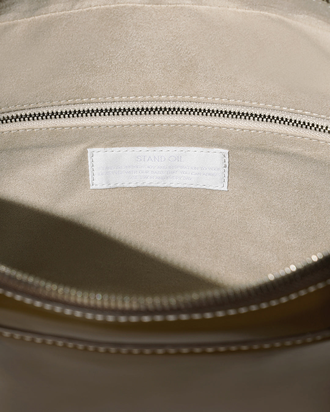 Stand Oil - Post Bag M STITCHED MOCHA