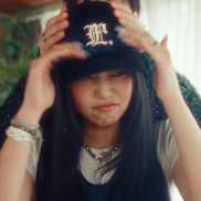 [JENNIE同款] [RIIZE WOOBIN同款] LMC - GOTHIC SATIN 6PANEL CAP (navy)
