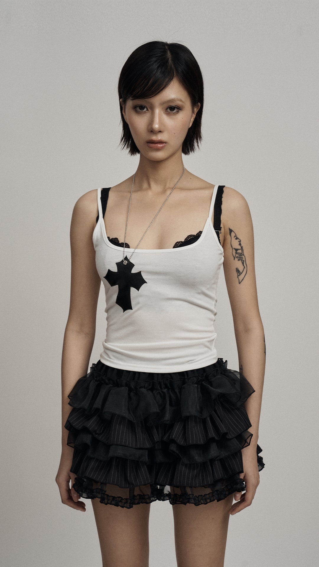 illio - FAUX LEATHER CROSS NECKLACE SLEEVELESS (WHITE)