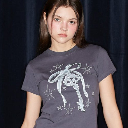 LUVISTRUE - NM KEY TEE (CHARCOAL)